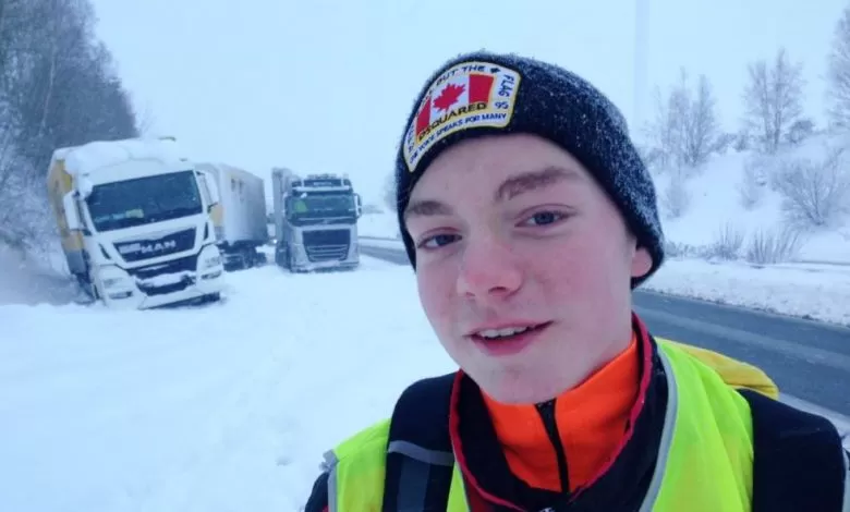 Yannick Meyer, puștiul de 17 ani care ajută șoferii de camion rămași blocați 1 Yannick Meyer, puștiul de 17 ani care ajută șoferii de camion rămași blocați