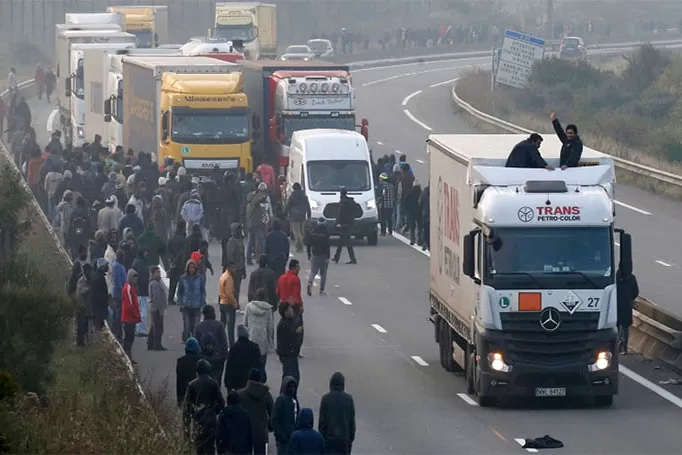 Șofer belgian de camion atacat de un grup imigranți ilegali în Belgia