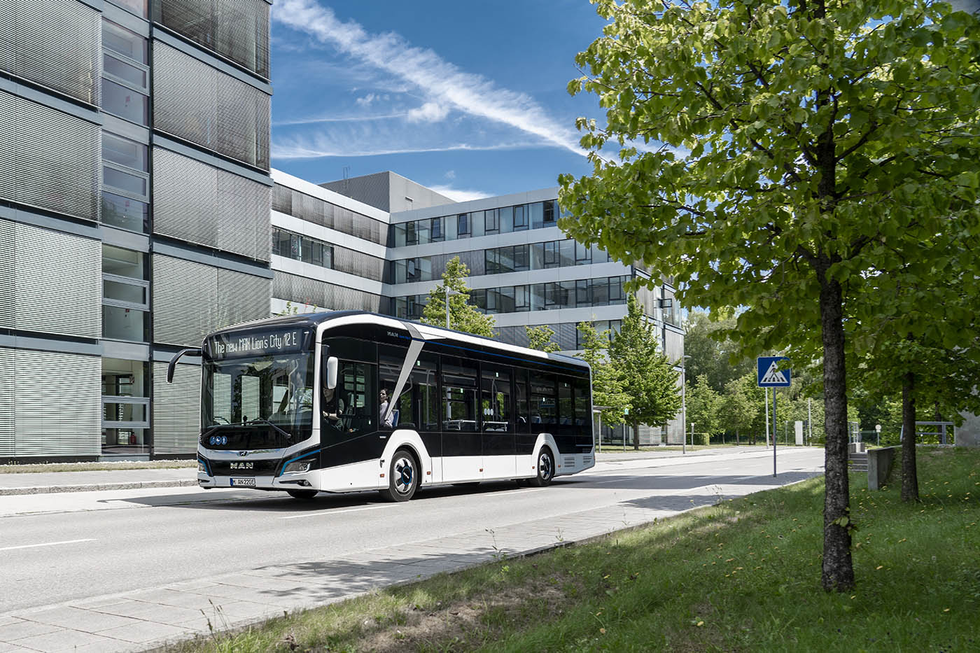 Orașul Hamburg operează primele două autobuze electrice MAN Lion’s City E