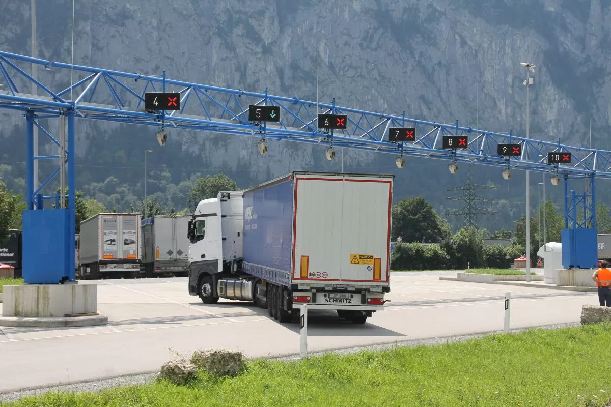 Sistem inteligent de parcare în coloană a camioanelor în Germania 3 Germania: Sistem inteligent de parcare în coloană a camioanelor