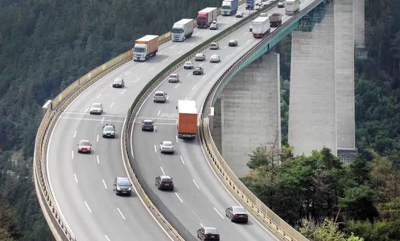 Transportatorii germani afectatați major de noile restricții sectoriale din Tirol 1 Transportatorii germani afectatați major de noile restricții sectoriale din Tirol