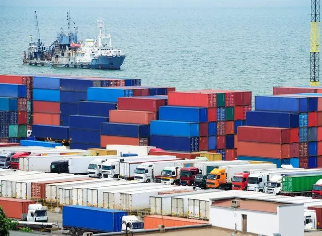 Protestele din Franța afectează în continuare activitatea din marile porturi