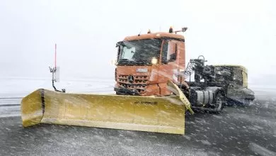 Daimler Trucks și Lab 1886 au curățat zăpada dintr-un centru din Immendingen cu camioane autonome