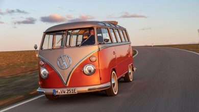 Volkswagen Autovehicule Comerciale a publicat primele imagini și informații referitoare la un Transporter T1 Samba Bus transformat în vehicul electric.