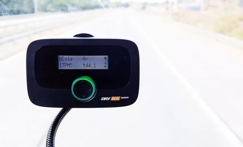 Plătește taxele de drum în Europa cu aparatul de bord DKV BOX EUROPE