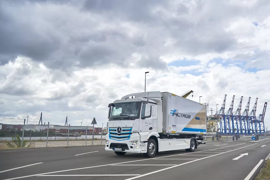 Daimler și Volvo vor dezvolta împreună vehicule comerciale electrice cu hidrogen 3 19C0547 133