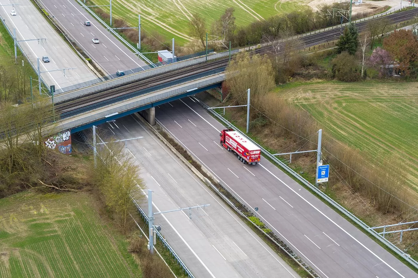 Autostrada electrificată reduce poluarea, dar și costurile pentru transportatori