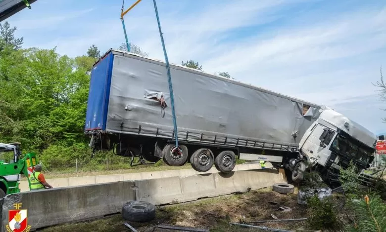 A scăpat cu viață dintr-un accident rutier pe care l-a provocat în Austria 1 A scăpat cu viață dintr-un accident rutier pe care l-a provocat în Austria