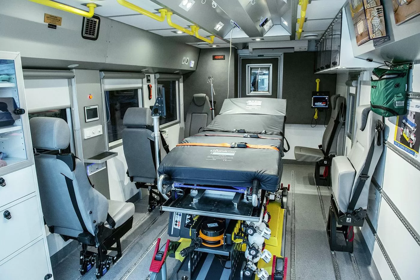 Kaross Groth scania R ambulance1