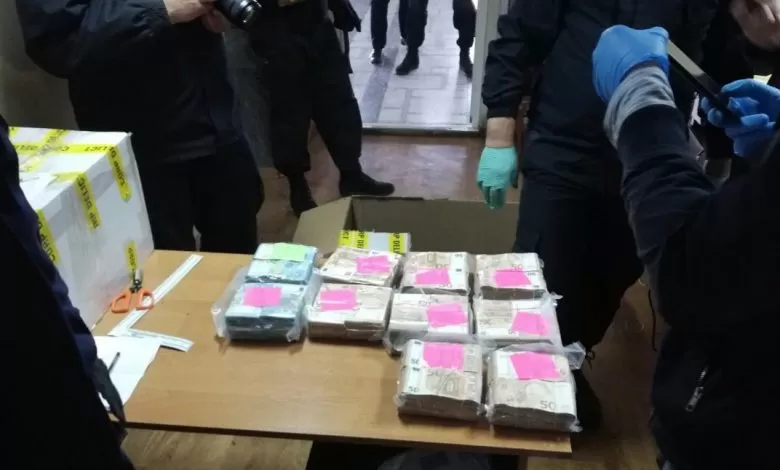 Peste 1.5 milioane de euro descoperiți ascunși într-un camion la PTF Leușeni