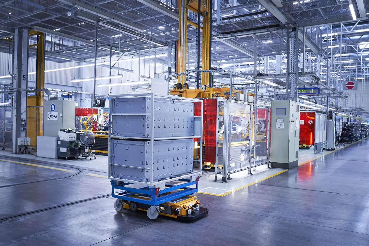 BMW va creşte utilizarea inteligenţei artificiale în logistică 3 P90331118 highRes smart transport robo