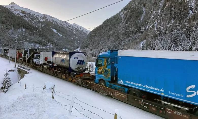 Elveția accelerează mutarea transportului rutier de mărfuri pe calea ferată