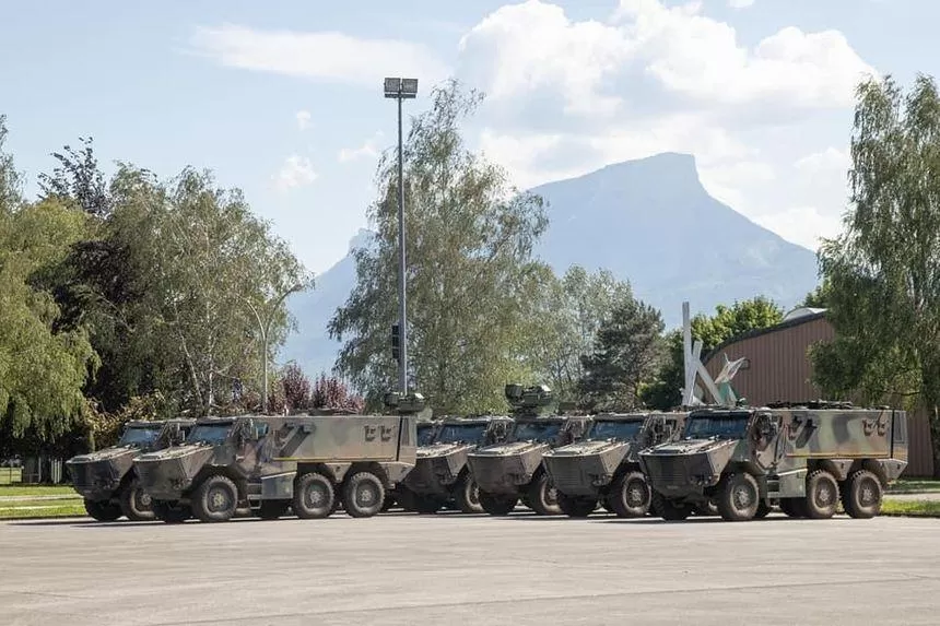 Armata franceză testează noul vehicul militar Griffon în Alpi