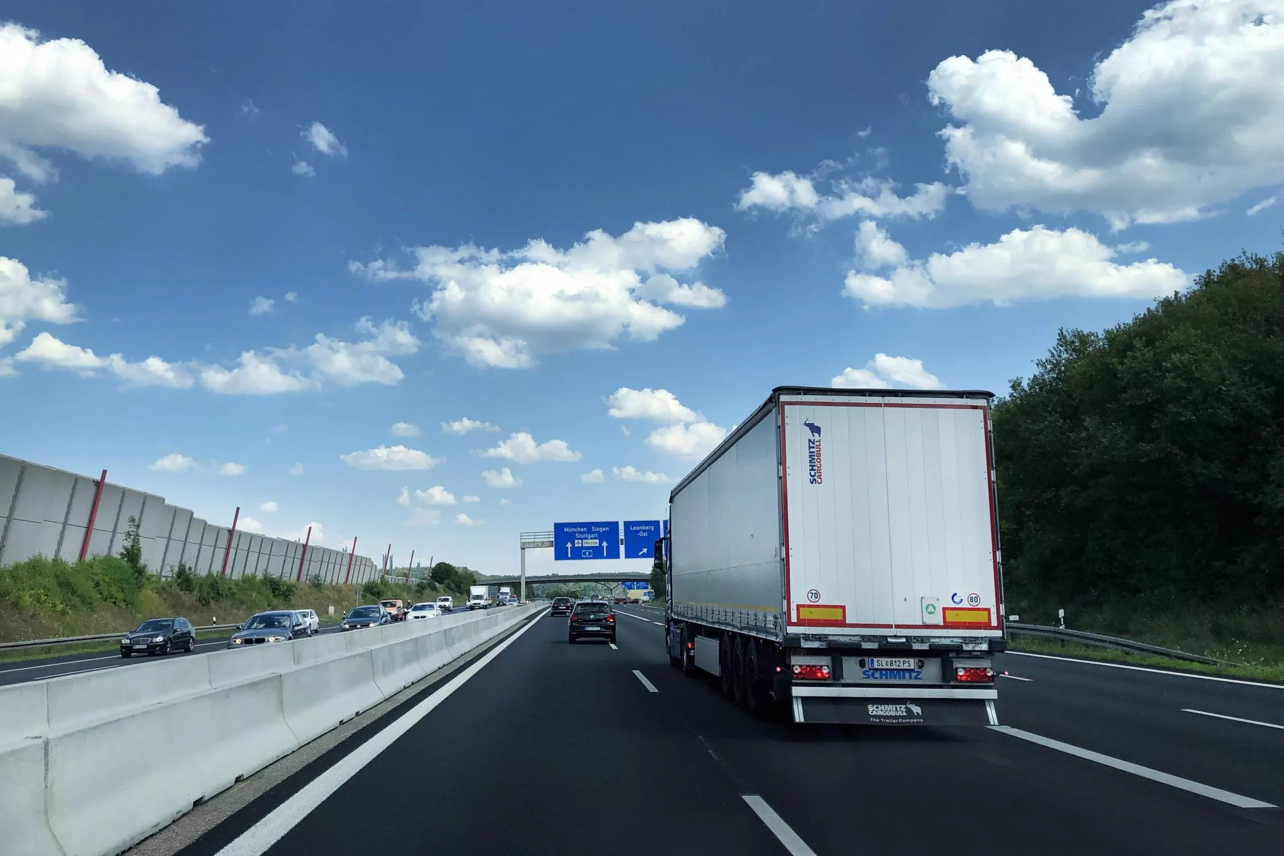 COVID-19: Transportul rutier de mărfuri va fi afectat cel puțin până la sfârșitul anului 3 Pandemia de COVID-19 va afecta transportul rutier de mărfuri cel puțin până la sfârșitul anului