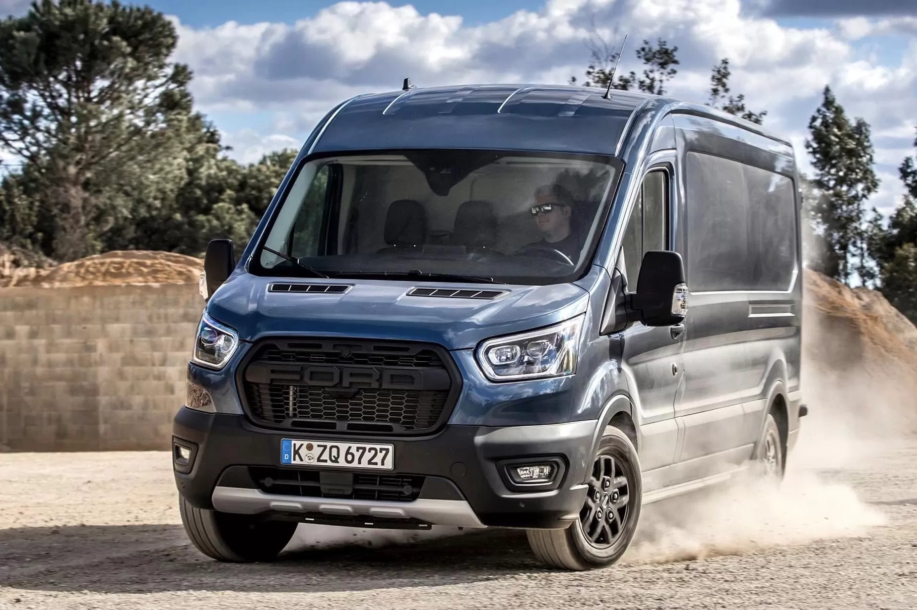 Versiuni de echipare Trail și Active disponibile pe gama Ford Transit