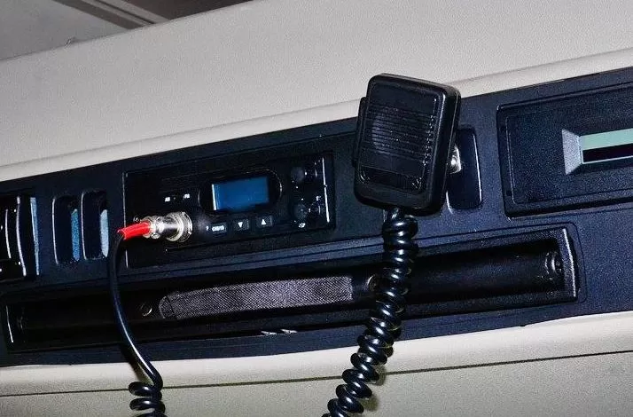 Stațiile radio standard mai pot fi folosite în Germania până la 30 iunie 1 Germania: Interdicția utilizării stației radio CB la volan, amânată