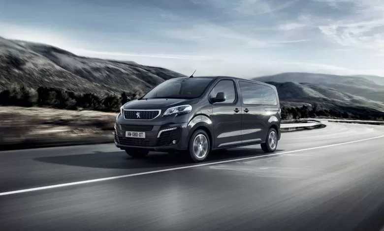 Peugeot a prezentat utilitara electrică de persoane e-Traveller