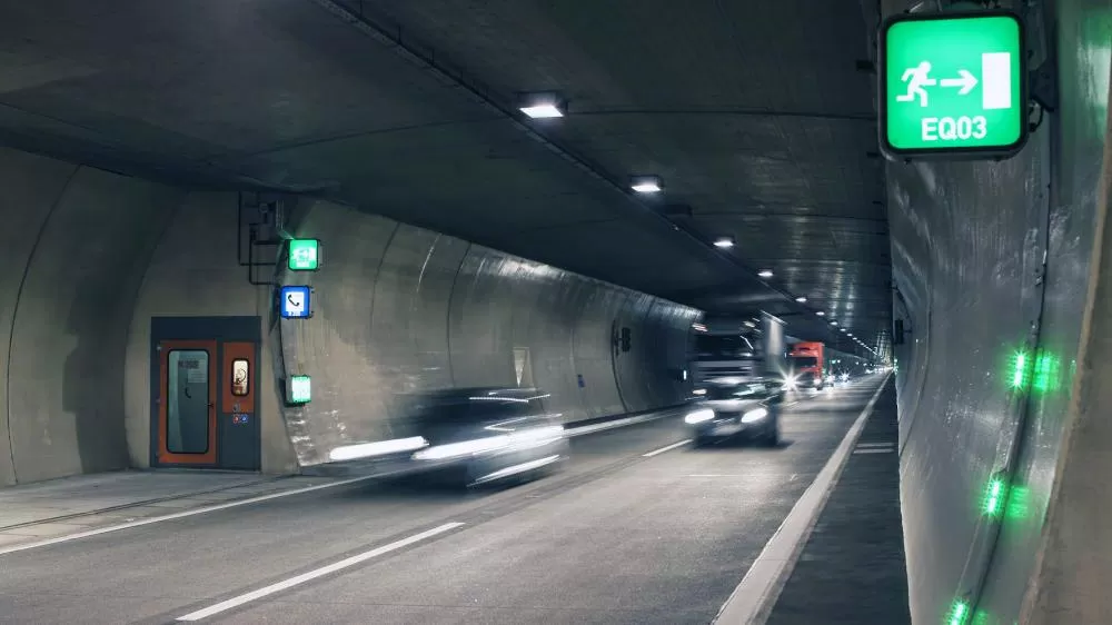 ADAC a inspectat 16 tuneluri rutiere din Europa, iar jumătate nu corespund normelor de siguranță în vigoare