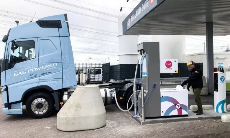 Prețul gazului natural pentru camioane s-a dublat în 2022 1 Truck refuelling LNG 1 1024x768 1