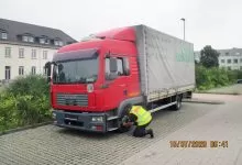 Un transportator român și șoferul acestuia, amendați cu peste 8.500 de euro în Germania