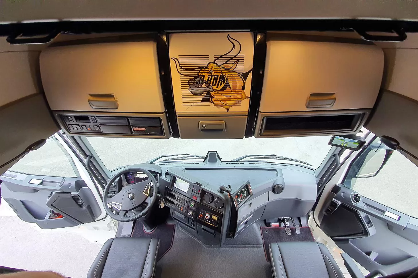 Renault Trucks T 520 P6x2, noul camion al școlii de șoferi Markus Rubatscher