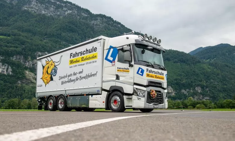 Renault Trucks T 520 P6x2, noul camion al școlii de șoferi Markus Rubatscher