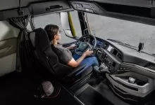 Postul de condus al noului MAN TGX a fost premiat cu Red Dot Design 7 Postul de condus al noului MAN TGX a fost premiat pentru design