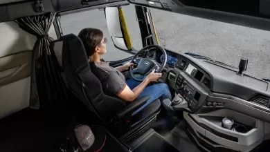 Postul de condus al noului MAN TGX a fost premiat cu Red Dot Design 6 Postul de condus al noului MAN TGX a fost premiat pentru design