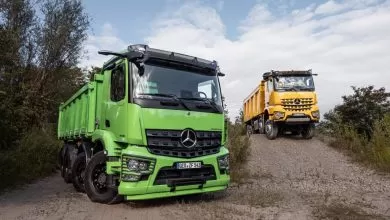 Noul Mercedes-Benz Arocs inovează transportul în construcții