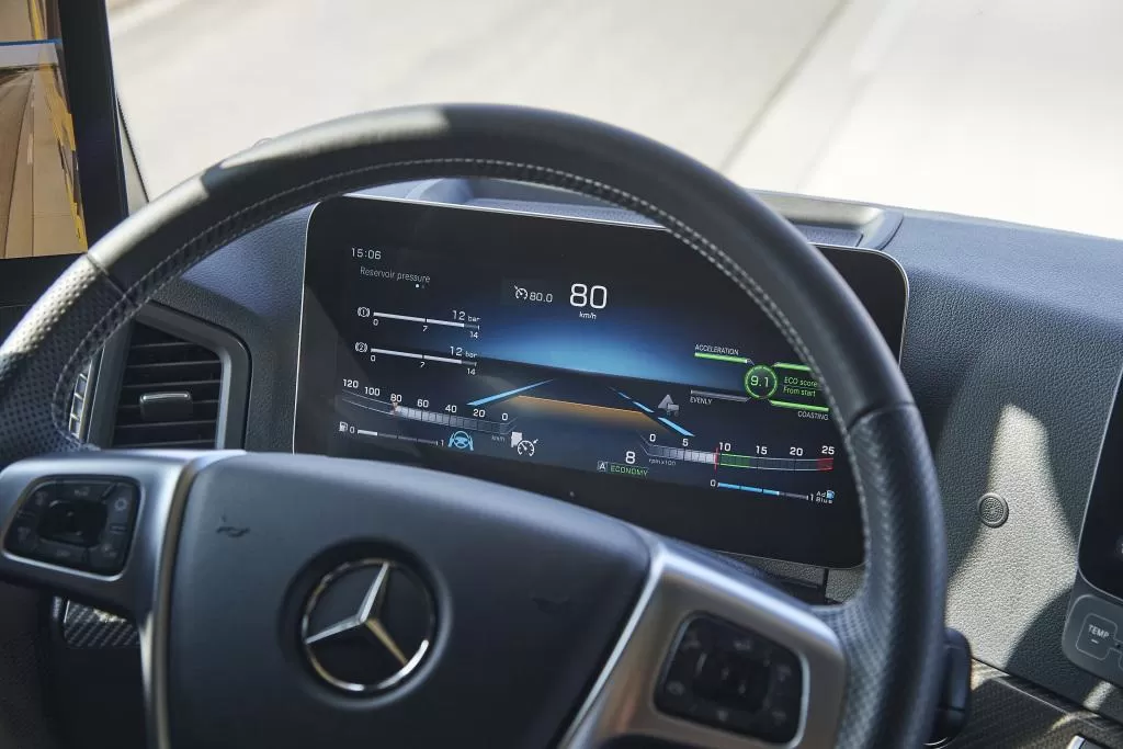 Active Sideguard Assist și Active Drive Assist 2 prezentate oficial de Mercedes-Benz Trucks