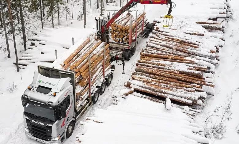 Impresii despre noul Scania V8 testat în secret în transportul de bușteni din Suedia