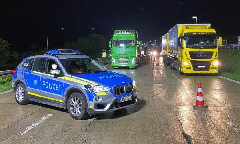 Control rutier nocturn al traficului rutier pe autostrada A3, lângă Passau