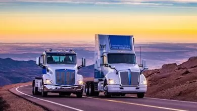 Două camioane electrice au cucerit în premieră mondială vârful Pikes Peak