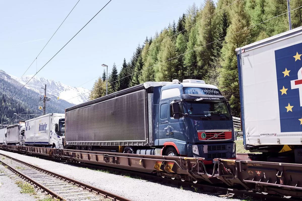 ÖBB Rail Cargo și ASFINAG fac utilizarea RO-LA mai facilă și atractivă