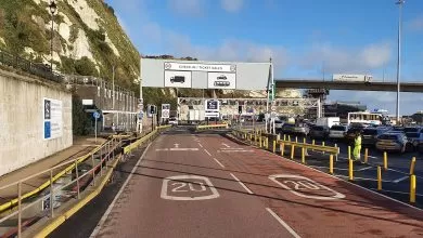 Mii de șoferi de camion petrec ziua de Crăciun în coada de la Dover