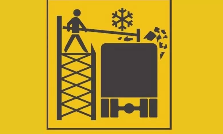 Nu plecați la drum cu zăpadă sau gheață pe plafonul vehiculului!