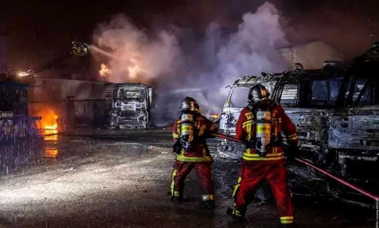 16 camioane au ars complet într-un incendiu din zona Marsilia, Franța