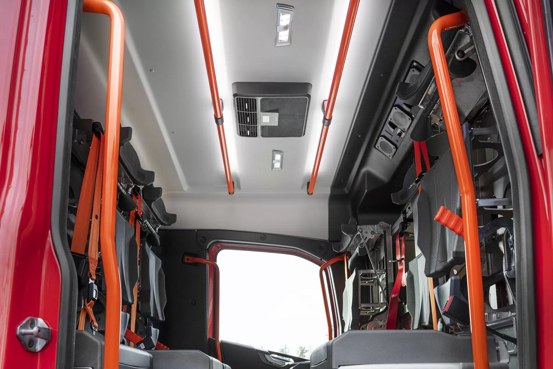 Noile Volvo FM și FMX disponibile în variante pentru servicii de urgență 4 T2020 0867