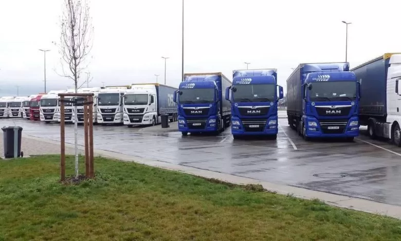 Parcare publică din Germania blocată de camioanele a două firme din România și Polonia