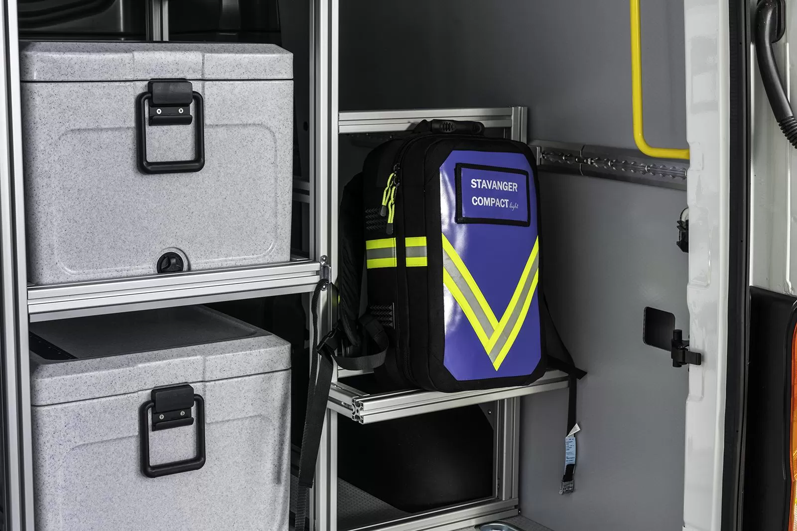 Centru mobil de vaccinare bazat pe modelul electric MAN eTGE 5 p van eot etge impfmobil 05
