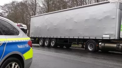 Două zile petrecute într-o parcare pentru a rearanja marfa transportată 6 Două zile petrecute într-o parcare pentru a rearanja marfa transportată