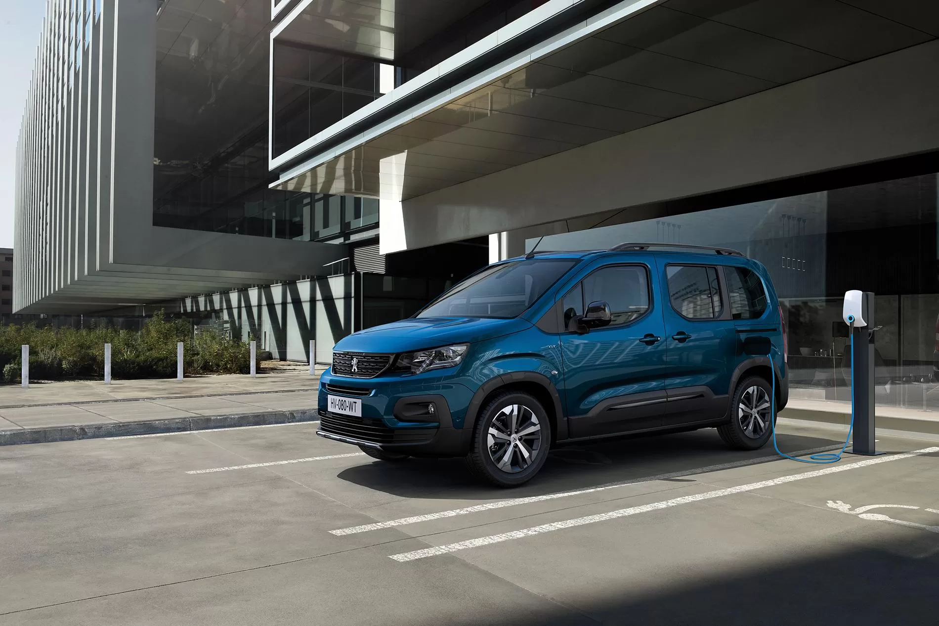 Peugeot a prezentat e-Rifter, versiunea electrică a modelului Rifter