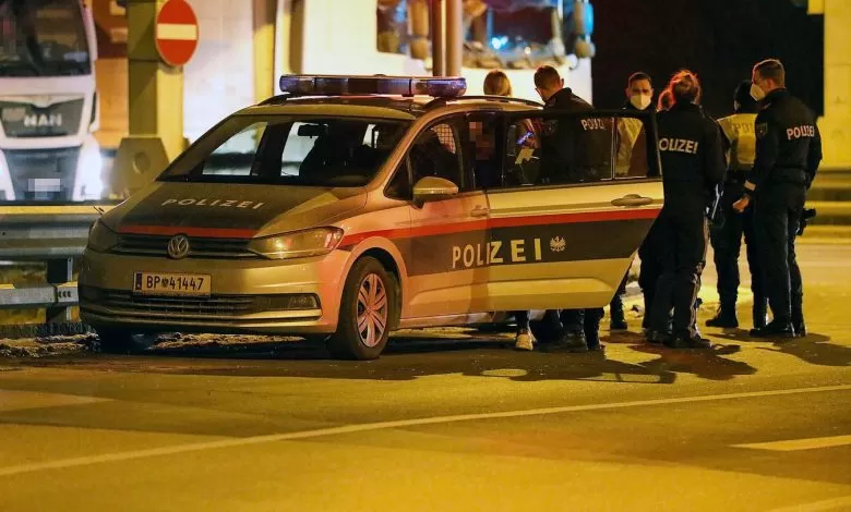 Doi șoferi români de camion s-au cuțitat pentru un loc de parcare în Austria