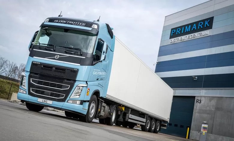 Exintra reduce emisiile de CO2 din transportul de îmbrăcăminte cu Volvo FH LNG