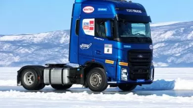 140 km/h pe gheață cu un cap tractor Ford F-Max (VIDEO)