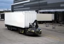 Gaussin a lansat un autotractor autonom cu hidrogen și braț robotic pentru conectarea remorcii (VIDEO) 15 Gaussin a lansat un autotractor autonom cu hidrogen și braț robotic pentru conectarea remorcii (VIDEO)