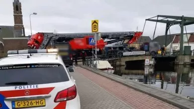 Combinație de 100 de tone, blocată pe un pod îngust din Olanda 3 Combinație de 100 de tone, blocată pe un pod îngust din Olanda