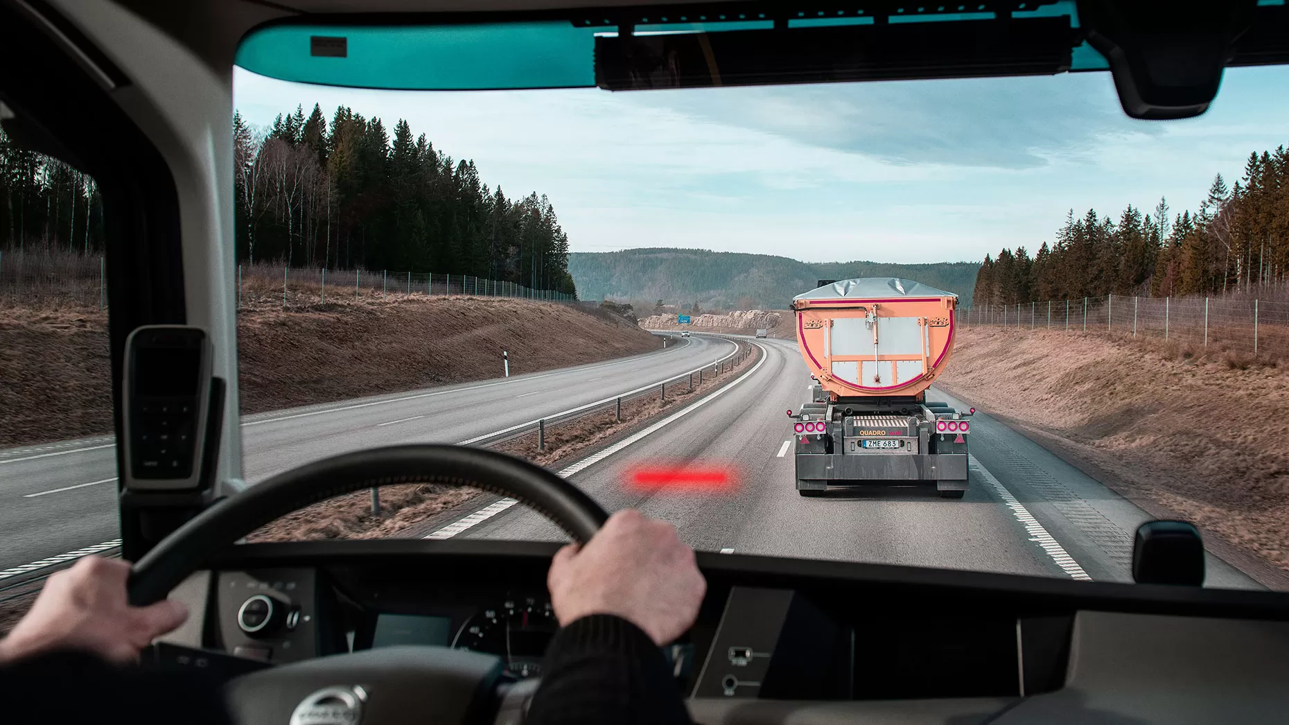 Patru moduri în care telefonul mobil ne distrage atenția la volan