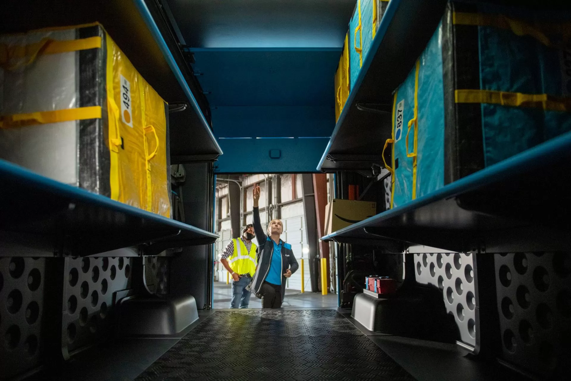 amazon autoutilitara electrica rivian3