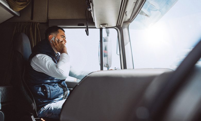 Patru moduri în care telefonul mobil ne distrage atenția la volan
